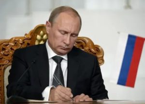 Путин подписал закон об упрощении получения гражданства 2020