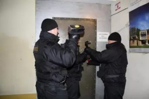 В Каких Случаях Судебные Приставы Взламывают Двери В Квартиру