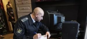 Какие вещи первой необходимости не может конфисковать судебные приставы