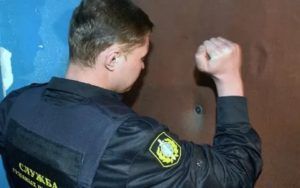 В Каких Случаях Судебные Приставы Взламывают Двери В Квартиру