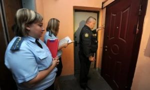Приставы незаконно вынесли имущество