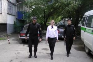 Могут ли судебные приставы отобрать квартиру с обременением