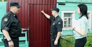 При каких условиях к  вам в дом могут войти судебные пристовы