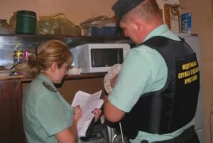 Приставы незаконно вынесли имущество
